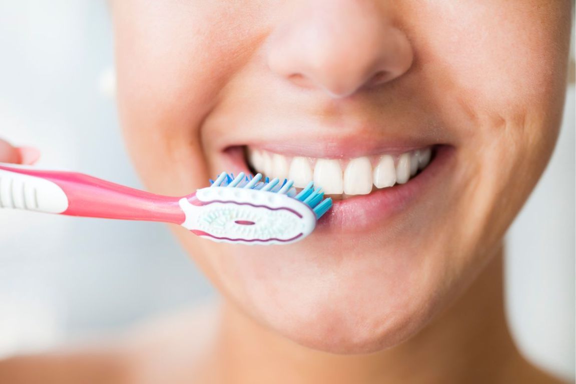 pulizia degli impianti dentali fissi